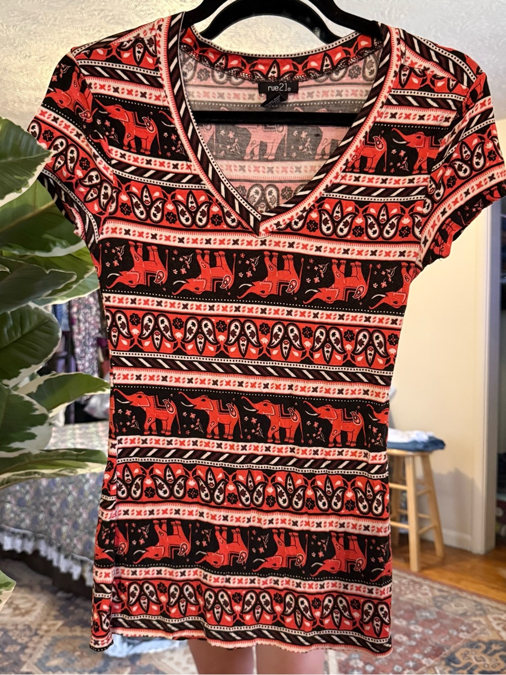 Rue 21 Y2K paisley & elephant print tee